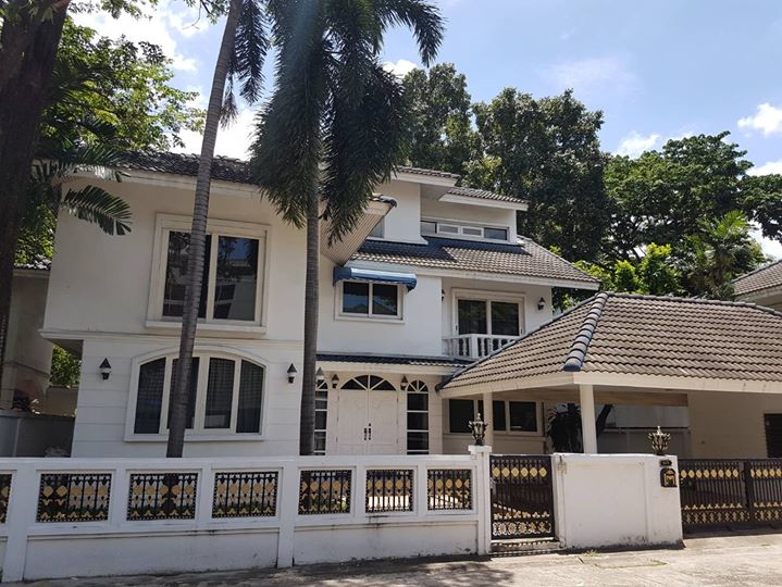 House in Sukhumvit 59 · 4 bedroom · 350 SqM · Phra Khanong, Bangkok · Photo 1 House in Sukhumvit 59 4-bedroom Detached House in Phra Khanong, Bangkok – photo 1