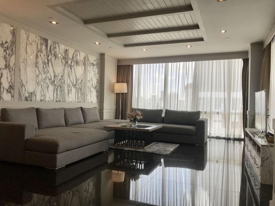 Le Raffine Jambunuda Sukhumvit 31 · 3 bedroom · 371 SqM · Phrom Phong, Bangkok · Photo 1 Le Raffine Jambunuda Sukhumvit 31 3-bedroom Condo in Phrom Phong, Bangkok – photo 1