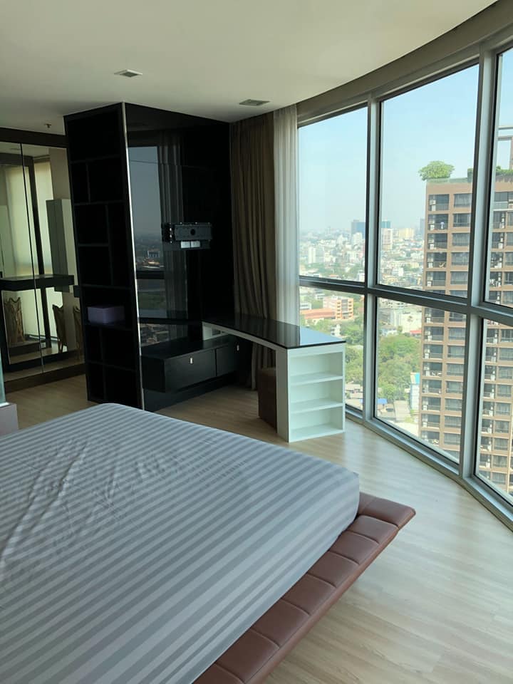 Sky Walk Condominium · 1 bedroom · 51.46 SqM · Floor 29 · Khlong Toei, Bangkok · Photo 1 Sky Walk Condominium 1-bedroom Condo in Khlong Toei, Bangkok – photo 1