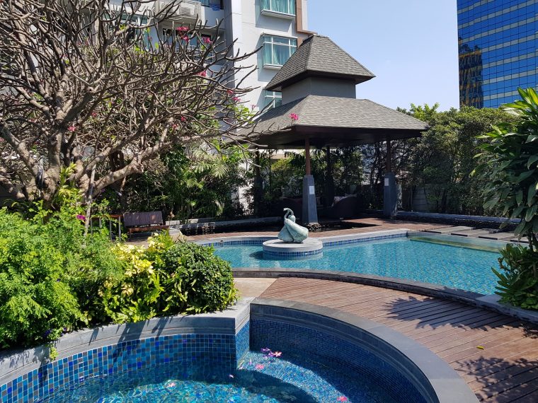 Circle-Condominium-Phetchaburi-garden