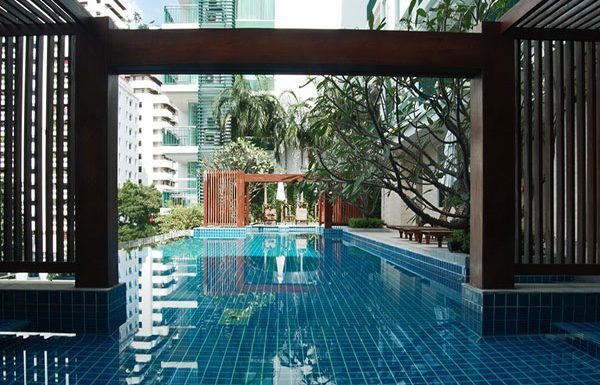 Wind-Sukhumvit23-Bangkok-condo-for-sale-swimming-pool-4-600x385