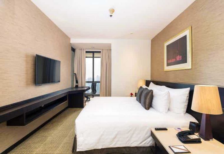 three-bedroom-deluxe-suite-king-l-queen-city-view-14