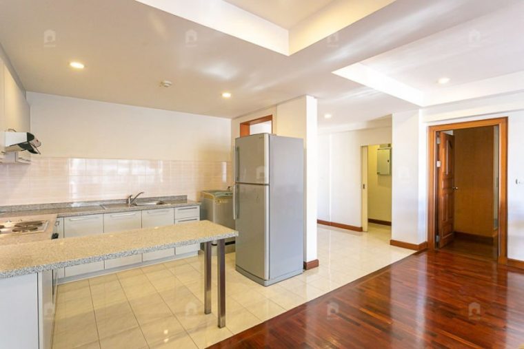 2-bedroom-condo-for-rent-in-nagara-mansion-lumpini-bangkok (6)