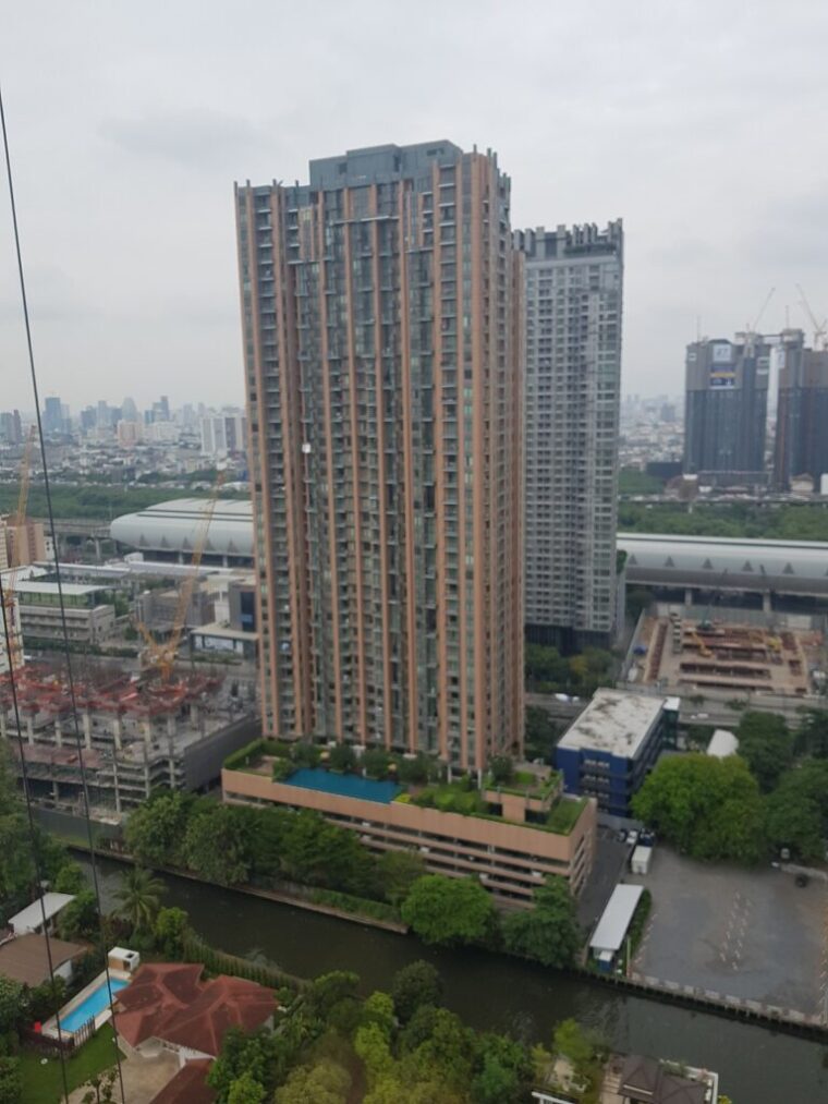 Villa-Asoke-Condominium-view-from-The-Lofts-Asoke