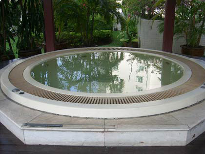 Asa-Garden-hot-tub