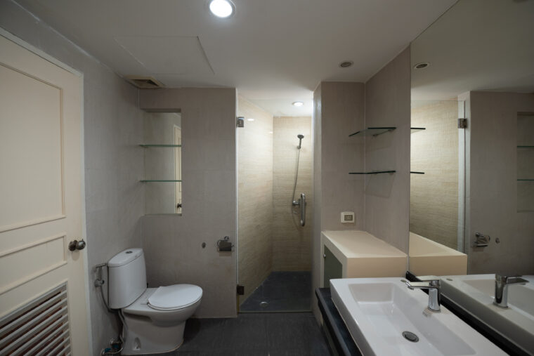 2nd bathroom (2)