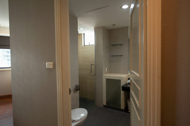 3rd bathroom (2)
