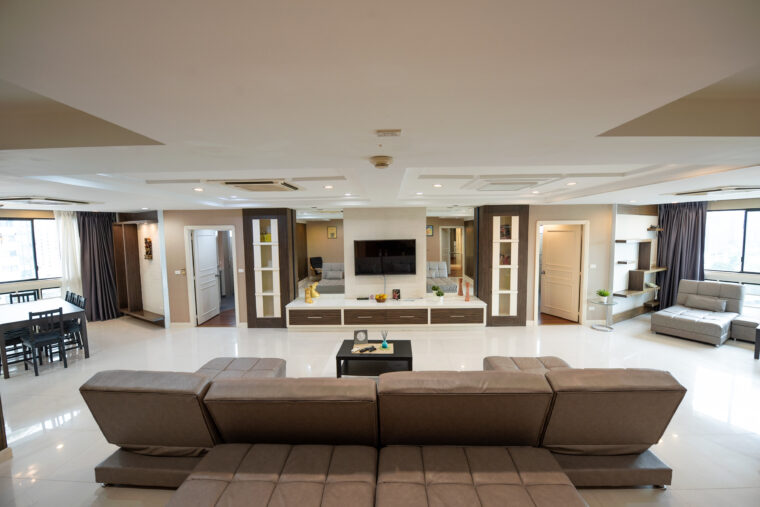 Spacious living room