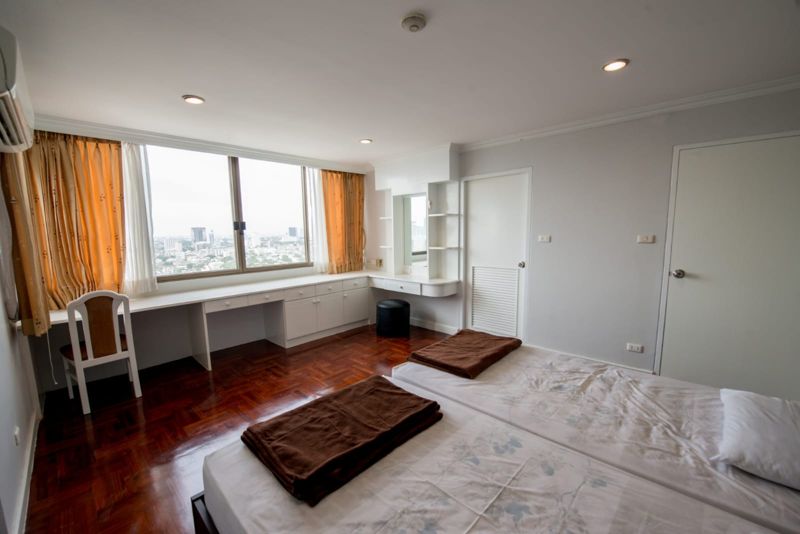 Oriental Towers · 4 bedroom · 350 SqM · Floor 23 · Ekkamai, Bangkok · Photo 1 Oriental Towers 4-bedroom Condo in Ekkamai, Bangkok – photo 1