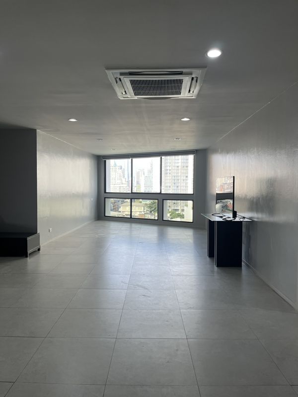 President Park Sukhumvit 24 · 3 bedroom · 223 SqM · Floor 14 · Phrom Phong, Bangkok · Photo 1 President Park Sukhumvit 24 3-bedroom Condo in Phrom Phong, Bangkok – photo 1