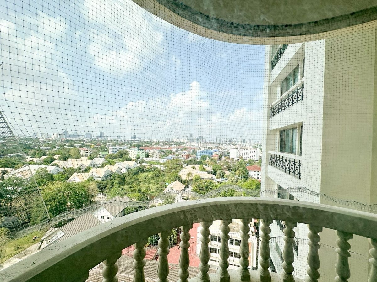LINE VOOM image 9 Royal Castle Pattanakarn 3 | 3