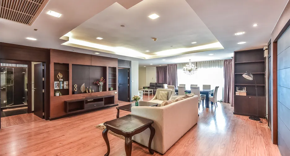 Sathorn Gardens · 3 bedroom · 200 SqM · Floor 32 · Silom, Bangkok · Photo 1 Sathorn Gardens 3-bedroom Condo in Silom, Bangkok – photo 1