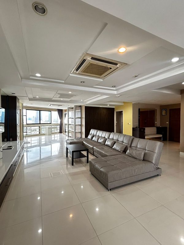 President Park Sukhumvit 24 · 3 bedroom · 265 SqM · Floor 19 · Phrom Phong, Bangkok · Photo 1 President Park Sukhumvit 24 3-bedroom Condo in Phrom Phong, Bangkok – photo 1