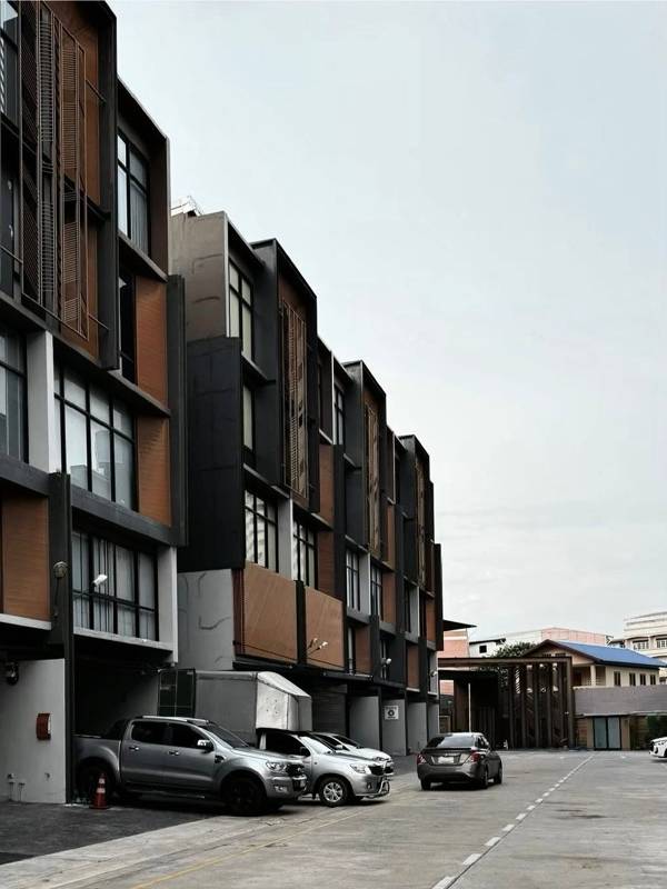 The Pride Sukhumvit 77 · 1 bedroom · 370 SqM · Suan Luang, Bangkok · Photo 1 The Pride Sukhumvit 77 1-bedroom Commercial Building in Suan Luang, Bangkok – photo 1