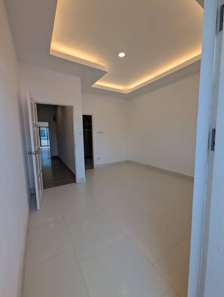 3-Storey Townhouse with Private Pocket Garden on Onnut Soi 12 · 6 bedroom · 440 SqM · Floor 3 · Suan Luang, Bangkok · Photo 5 3-Storey Townhouse with Private Pocket Garden on Onnut Soi 12 6-bedroom Townhouse in Suan Luang, Bangkok – photo 5