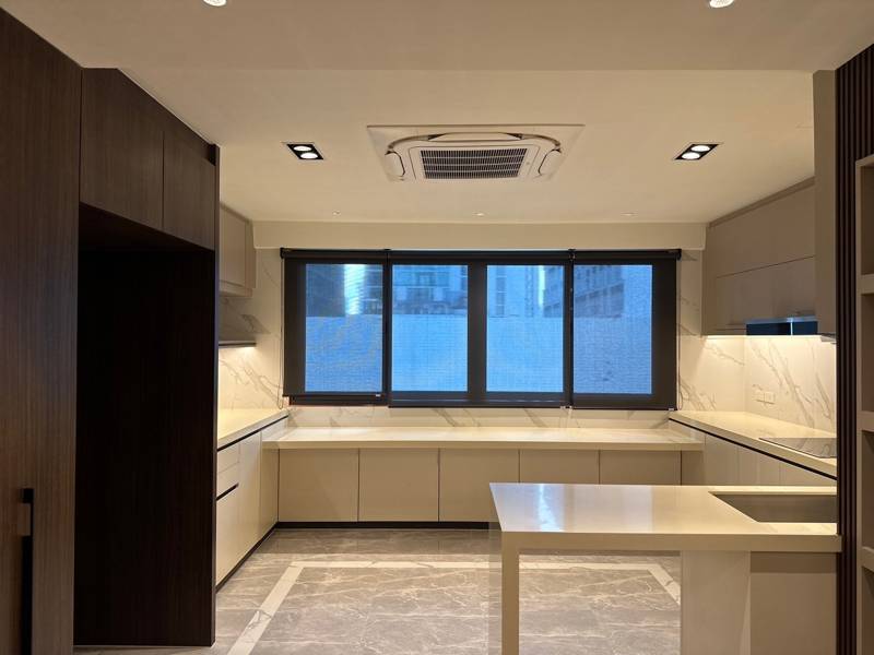 Ploenchit Terrace · 3 bedroom · 374 SqM · Floor 8 · Watthana, Bangkok · Photo 5 Ploenchit Terrace 3-bedroom Condo in Watthana, Bangkok – photo 5