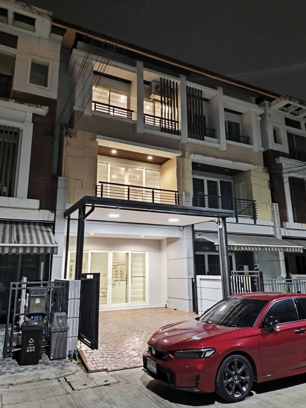 Baan Klang Muang Urbanion Rama 9-Ladprao · 3 bedroom · Lat Phrao, Bangkok · Photo 1 Baan Klang Muang Urbanion Rama 9-Ladprao 3-bedroom Townhouse in Lat Phrao, Bangkok – photo 1