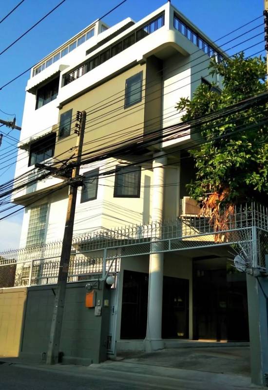 3-Bedroom Detached House for Rent Near BTS Bang Chak, On Nut & Punnawithi (6 Bat · 3 bedroom · 440 SqM · Khlong Toei, Bangkok · Photo 5 3-Bedroom Detached House for Rent Near BTS Bang Chak, On Nut & Punnawithi (6 Bat 3-bedroom Detached House in Khlong Toei, Bangkok – photo 5