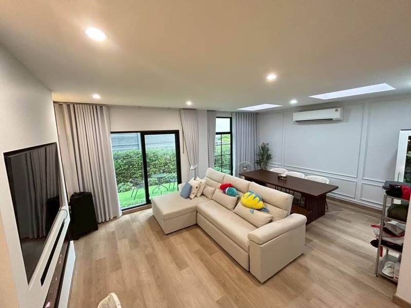 3-Bedroom Townhouse with Basement in Chatuchak · 3 bedroom · 300 SqM · Chatuchak, Bangkok · Photo 5 3-Bedroom Townhouse with Basement in Chatuchak 3-bedroom Land in Chatuchak, Bangkok – photo 5