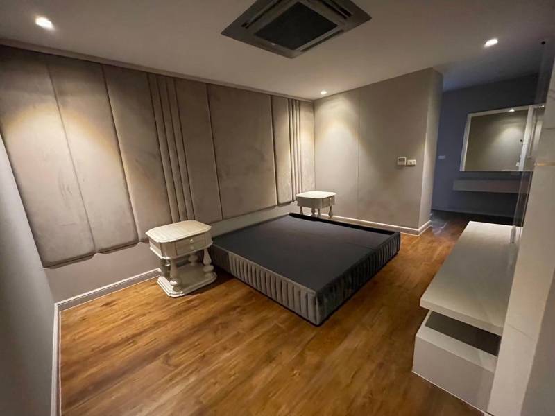 4 Bedroom Residence with Maid Room – Thonglor 23 · 4 bedroom · 900 SqM · Floor 5 · Thong Lo, Bangkok · Photo 3 4 Bedroom Residence with Maid Room – Thonglor 23 4-bedroom Commercial Building in Thong Lo, Bangkok – photo 3