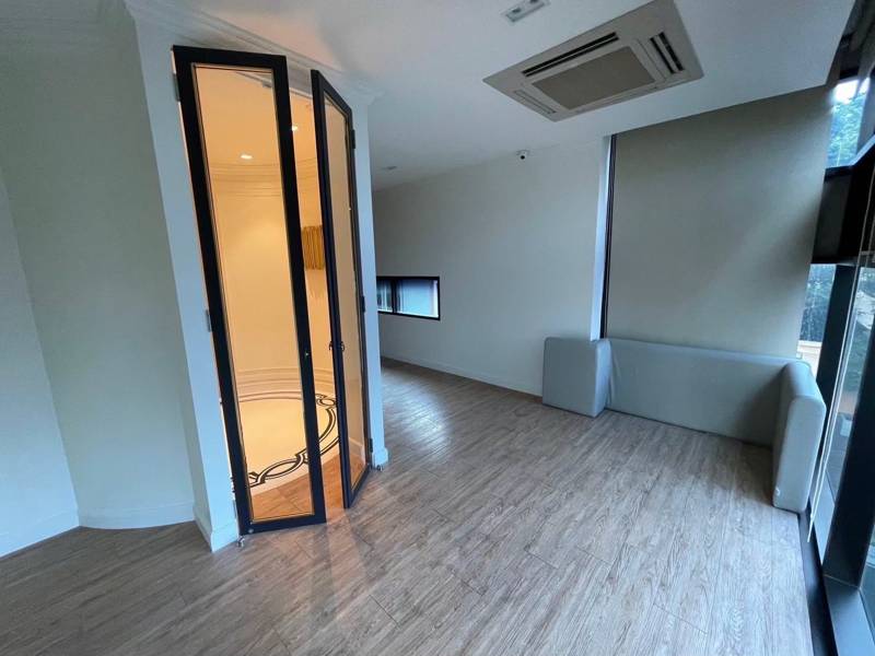 4 Bedroom Residence with Maid Room – Thonglor 23 · 4 bedroom · 900 SqM · Floor 5 · Thong Lo, Bangkok · Photo 4 4 Bedroom Residence with Maid Room – Thonglor 23 4-bedroom Commercial Building in Thong Lo, Bangkok – photo 4