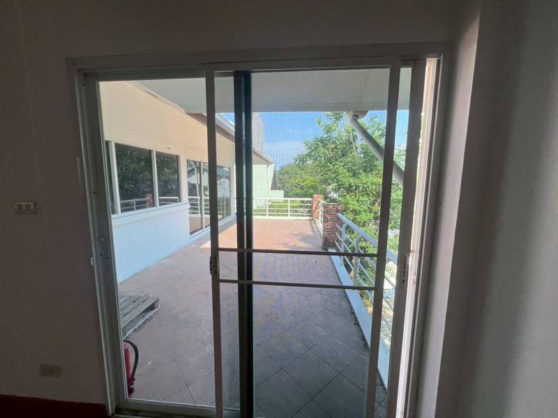 Thong Lo 4-Bedroom House with Private Garden · 4 bedroom · 288 SqM · Photo 2 Thong Lo 4-Bedroom House with Private Garden 4-bedroom Detached House – photo 2
