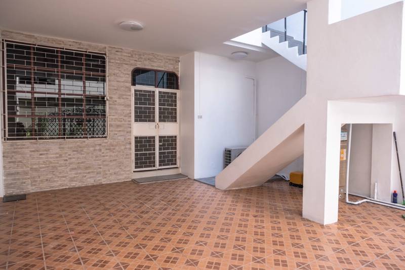 Sukhumvit 44/2 Townhouse with 2-Car Parking · 3 bedroom · 250 SqM · Floor 3 · Khlong Toei, Bangkok · Photo 2 Sukhumvit 44/2 Townhouse with 2-Car Parking 3-bedroom Townhouse in Khlong Toei, Bangkok – photo 2
