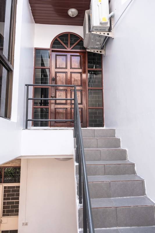 Sukhumvit 44/2 Townhouse with 2-Car Parking · 3 bedroom · 250 SqM · Floor 3 · Khlong Toei, Bangkok · Photo 3 Sukhumvit 44/2 Townhouse with 2-Car Parking 3-bedroom Townhouse in Khlong Toei, Bangkok – photo 3