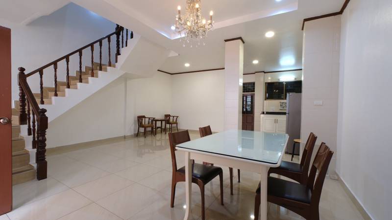 Sukhumvit 44/2 Townhouse with 2-Car Parking · 3 bedroom · 250 SqM · Floor 3 · Khlong Toei, Bangkok · Photo 4 Sukhumvit 44/2 Townhouse with 2-Car Parking 3-bedroom Townhouse in Khlong Toei, Bangkok – photo 4