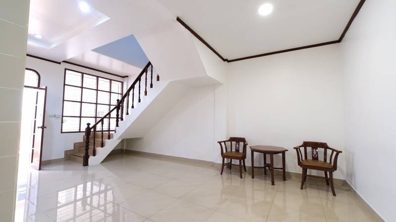 Sukhumvit 44/2 Townhouse with 2-Car Parking · 3 bedroom · 250 SqM · Floor 3 · Khlong Toei, Bangkok · Photo 5 Sukhumvit 44/2 Townhouse with 2-Car Parking 3-bedroom Townhouse in Khlong Toei, Bangkok – photo 5