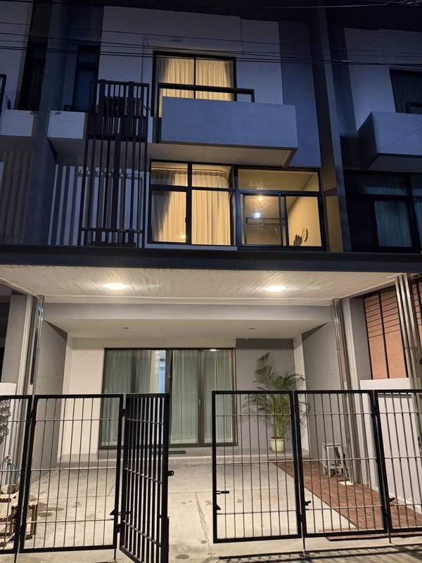Plex Bangna · 3 bedroom · 190 SqM · Floor 1 · Bang Na, Bangkok · Photo 1 Plex Bangna 3-bedroom Townhouse in Bang Na, Bangkok – photo 1