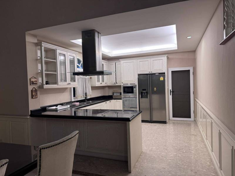Pool Villa in Sukhumvit 26 · 4 bedroom · 280 SqM · Phrom Phong, Bangkok · Photo 5 Pool Villa in Sukhumvit 26 4-bedroom Detached House in Phrom Phong, Bangkok – photo 5