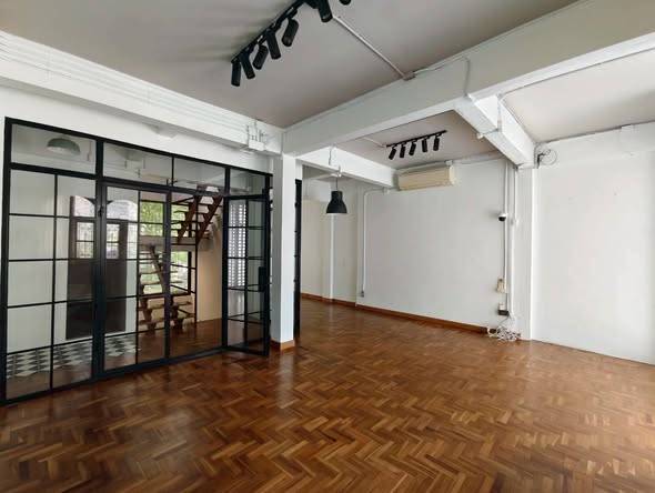 Sathorn Home Office/Cafe/Workshop/Studio Pet Friendly · 3 bedroom · 250 SqM · Photo 4 Sathorn Home Office/Cafe/Workshop/Studio Pet Friendly 3-bedroom Office – photo 4