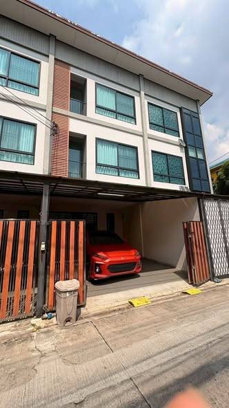3-Storey Townhouse Near BTS Punnawithi · 4 bedroom · 230 SqM · Floor 3 · Suan Luang, Bangkok · Photo 1 3-Storey Townhouse Near BTS Punnawithi 4-bedroom Townhouse in Suan Luang, Bangkok – photo 1