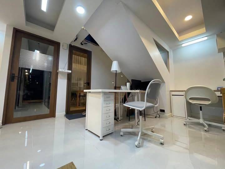 Duplex Executive Home Office Ramkhamhaeng 26/1 · 3 bedroom · 220 SqM · Floor 2 · Photo 3 Duplex Executive Home Office Ramkhamhaeng 26/1 3-bedroom Townhouse – photo 3