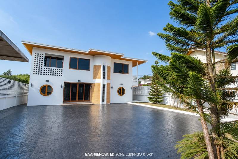 Renovated Corner Unit Detached House for Sale/Rent in Ladprao 87 · 2 bedroom · 840 SqM · Floor 2 · Lat Phrao, Bangkok · Photo 1 Renovated Corner Unit Detached House for Sale/Rent in Ladprao 87 2-bedroom Detached House in Lat Phrao, Bangkok – photo 1