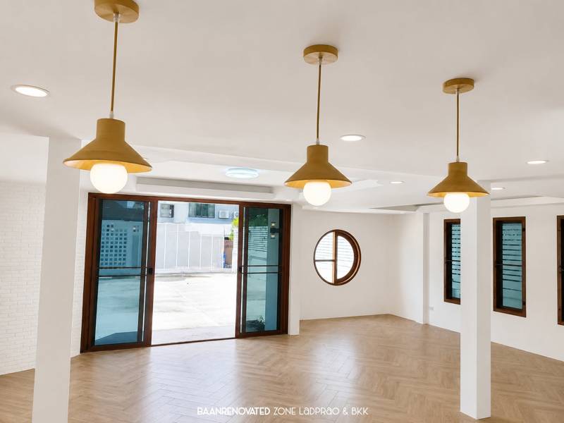 Renovated Corner Unit Detached House for Sale/Rent in Ladprao 87 · 2 bedroom · 840 SqM · Floor 2 · Lat Phrao, Bangkok · Photo 3 Renovated Corner Unit Detached House for Sale/Rent in Ladprao 87 2-bedroom Detached House in Lat Phrao, Bangkok – photo 3