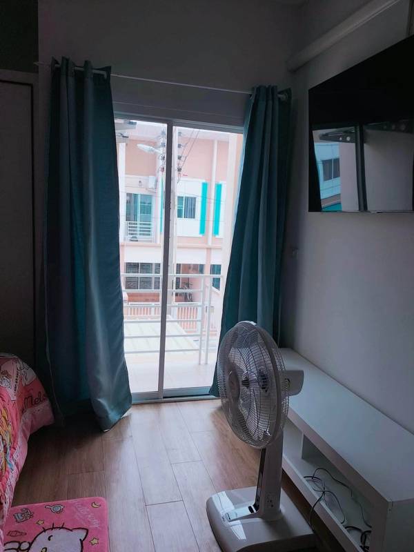 3-Year-Old Townhome in Soi Townhome Huai Kapi near Nakhawlam and Chatuchak · 3 bedroom · 64 SqM · Chatuchak, Bangkok · Photo 5 3-Year-Old Townhome in Soi Townhome Huai Kapi near Nakhawlam and Chatuchak 3-bedroom Townhouse in Chatuchak, Bangkok – photo 5