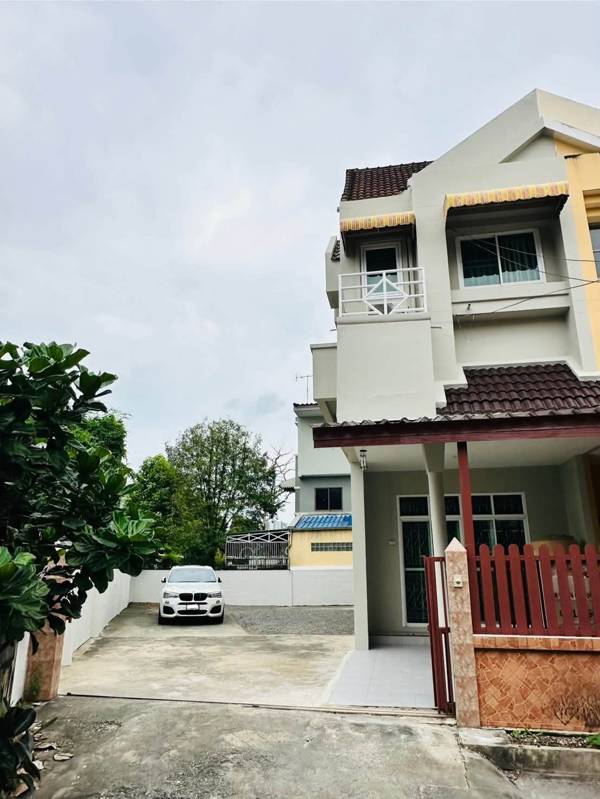 Classic Home · 3 bedroom · 196 SqM · Floor 2 · Photo 1 Classic Home 3-bedroom Townhouse – photo 1