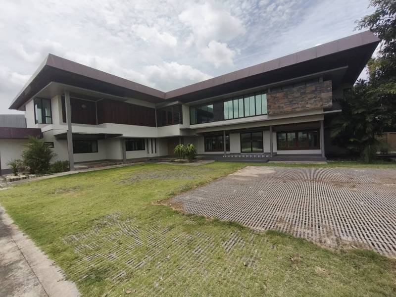 Large standalone house with 2-rai plot · 5 bedroom · Chatuchak, Bangkok · Photo 1 Large standalone house with 2-rai plot 5-bedroom Office in Chatuchak, Bangkok – photo 1
