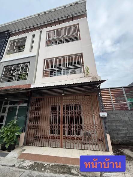 Rent: 3-Storey Commercial Building Near Terminal 21 Rama 3 · 76 SqM · Sathon, Bangkok · Photo 1 Rent: 3-Storey Commercial Building Near Terminal 21 Rama 3 Land in Sathon, Bangkok – photo 1