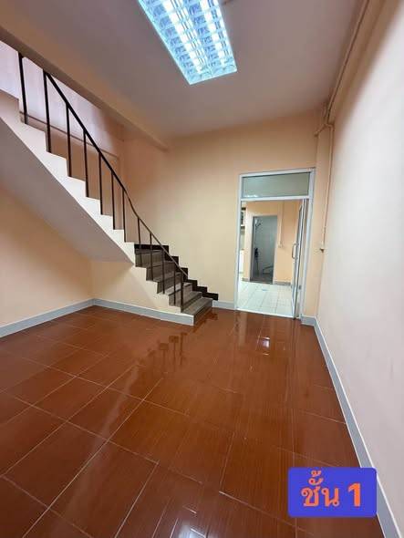 Rent: 3-Storey Commercial Building Near Terminal 21 Rama 3 · 76 SqM · Sathon, Bangkok · Photo 3 Rent: 3-Storey Commercial Building Near Terminal 21 Rama 3 Land in Sathon, Bangkok – photo 3
