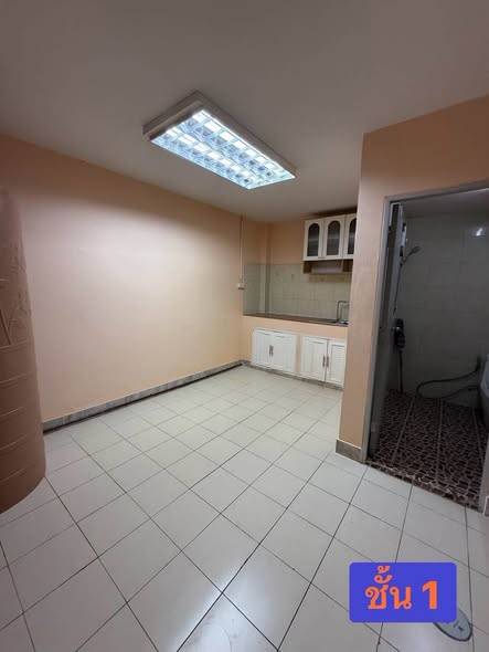 Rent: 3-Storey Commercial Building Near Terminal 21 Rama 3 · 76 SqM · Sathon, Bangkok · Photo 4 Rent: 3-Storey Commercial Building Near Terminal 21 Rama 3 Land in Sathon, Bangkok – photo 4