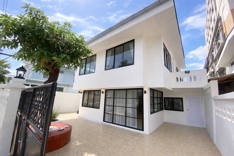 Pet Friendly 4-Bedroom Detached House in Huai Khwang · 4 bedroom · 200 SqM · Floor 2 · Ratchada, Bangkok · Photo 2 Pet Friendly 4-Bedroom Detached House in Huai Khwang 4-bedroom Detached House in Ratchada, Bangkok – photo 2