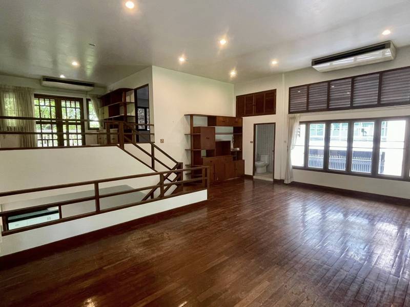 Garden View House with Maid's Quarter in Ruamrudee · 2 bedroom · 220 SqM · Photo 3 Garden View House with Maid's Quarter in Ruamrudee 2-bedroom Detached House – photo 3