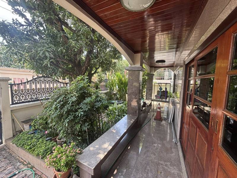 Detached House with Maid Room in Sukhumvit, Phukamart Village · 4 bedroom · 268 SqM · Khlong Toei, Bangkok · Photo 2 Detached House with Maid Room in Sukhumvit, Phukamart Village 4-bedroom Detached House in Khlong Toei, Bangkok – photo 2