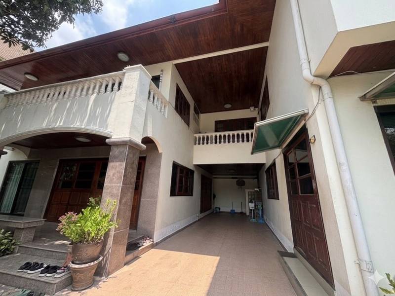 Detached House with Maid Room in Sukhumvit, Phukamart Village · 4 bedroom · 268 SqM · Khlong Toei, Bangkok · Photo 3 Detached House with Maid Room in Sukhumvit, Phukamart Village 4-bedroom Detached House in Khlong Toei, Bangkok – photo 3