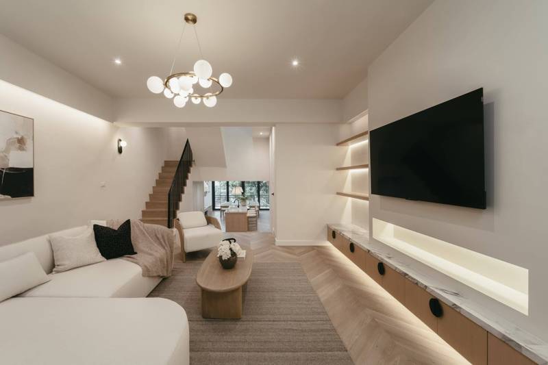 Corner Townhouse near Ekkamai Thonglor · 5 bedroom · 350 SqM · Khlong Toei, Bangkok · Photo 4 Corner Townhouse near Ekkamai Thonglor 5-bedroom Townhouse in Khlong Toei, Bangkok – photo 4