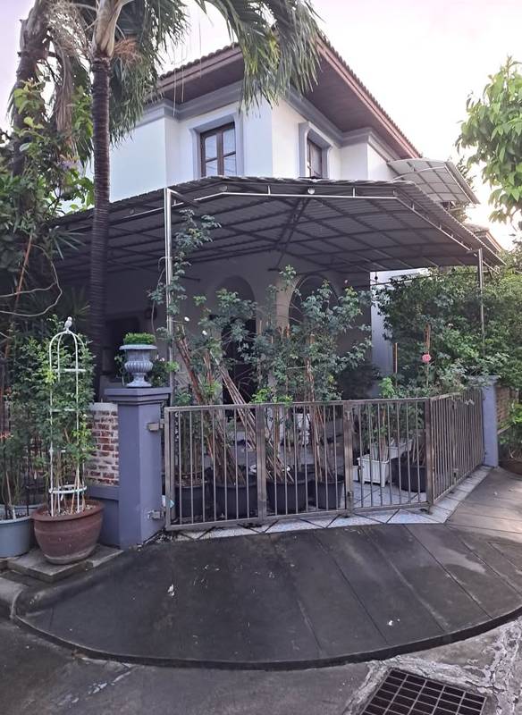Corner House with Duplex • 55 SqWah (220 SqM) • Near Hospitals & Schools · 5 bedroom · 220 SqM · Lat Phrao, Bangkok · Photo 1 Corner House with Duplex • 55 SqWah (220 SqM) • Near Hospitals & Schools 5-bedroom Detached House in Lat Phrao, Bangkok – photo 1