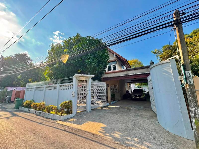 3-Storey Detached House with Private Soi · 4 bedroom · 400 SqM · Floor 3 · Photo 1 3-Storey Detached House with Private Soi 4-bedroom Detached House – photo 1